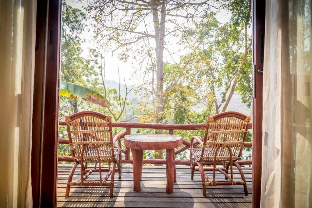 Mr Charles River View Lodge Хзипо Экстерьер фото
